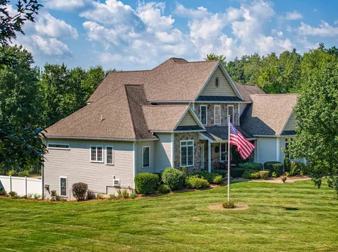 1 Cole Circle Madbury NH 03823