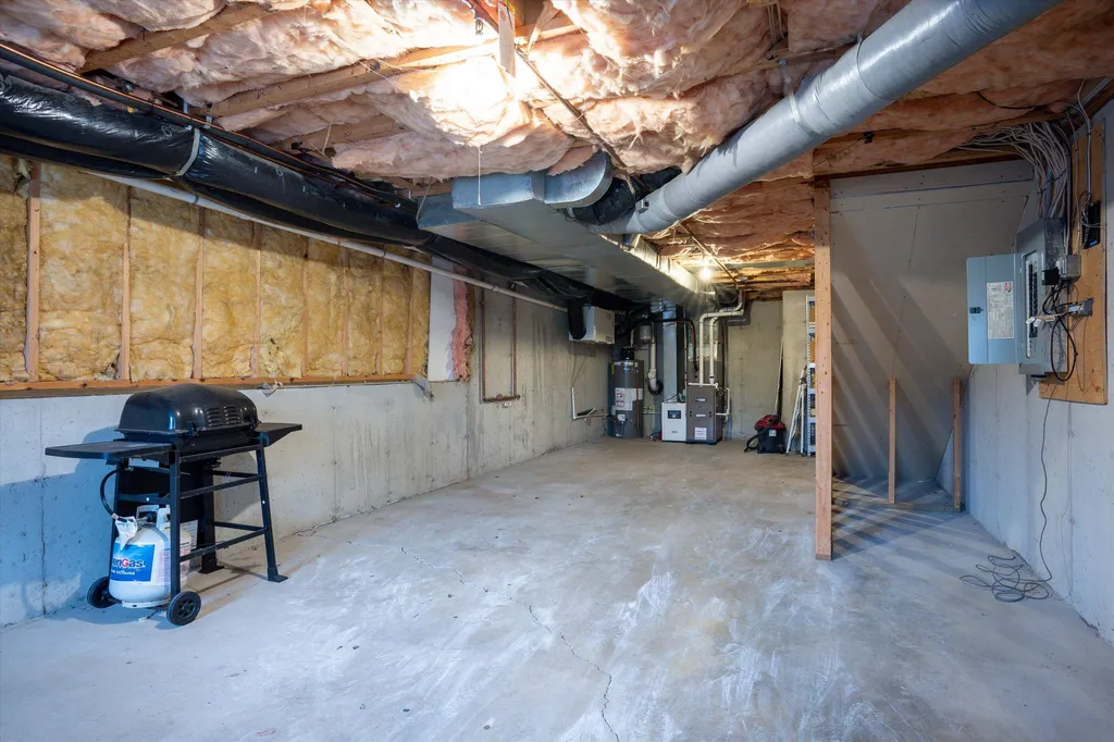 11 Intervale Court Hudson NH 03051