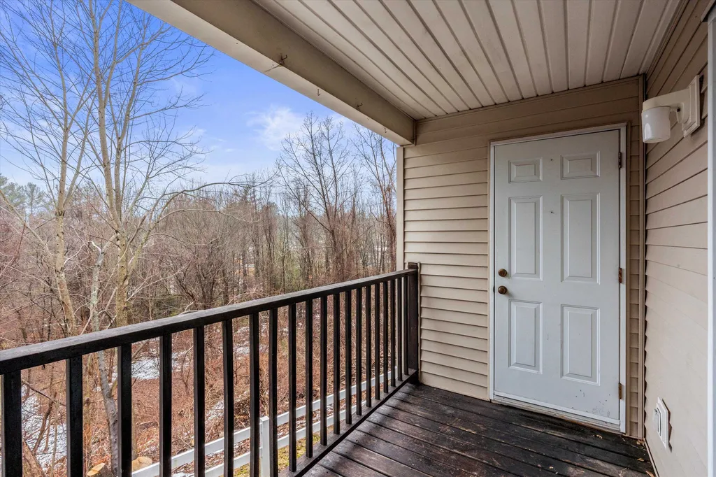 11 Intervale Court Hudson NH 03051