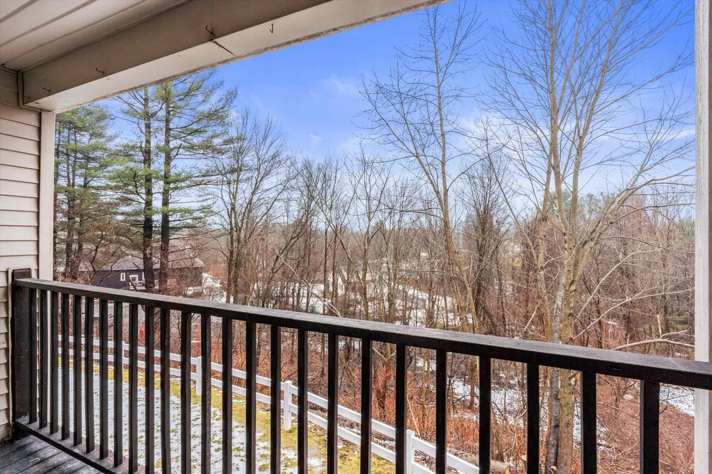 11 Intervale Court Hudson NH 03051