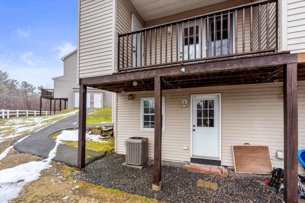 11 Intervale Court Hudson NH 03051