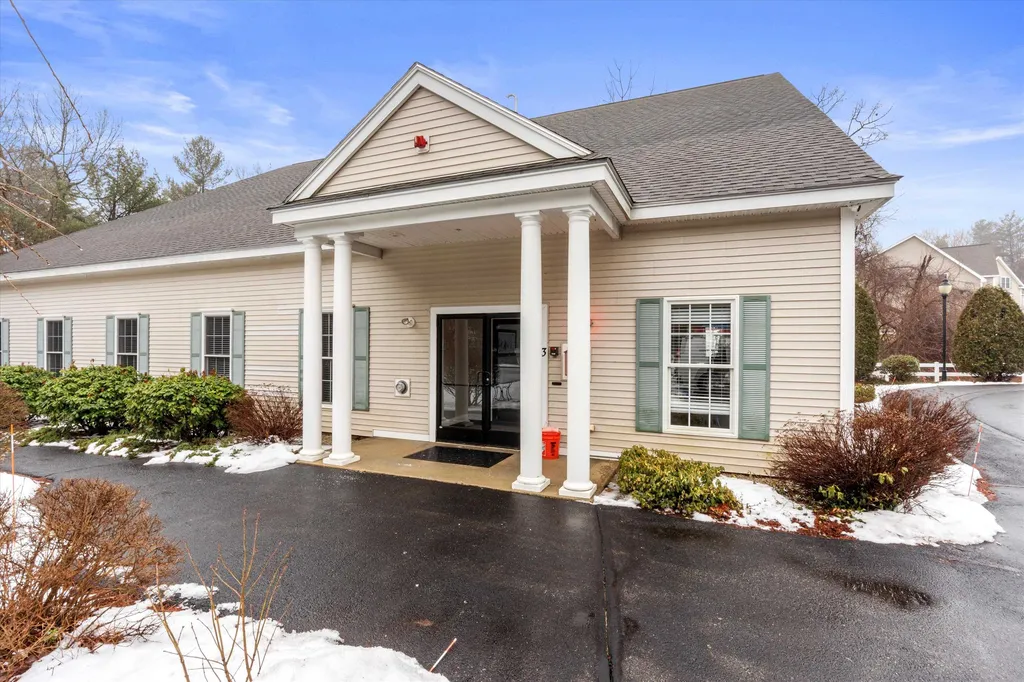 11 Intervale Court Hudson NH 03051