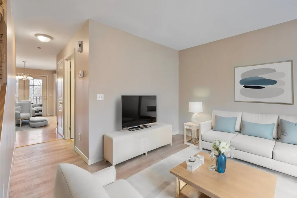 11 Intervale Court Hudson NH 03051