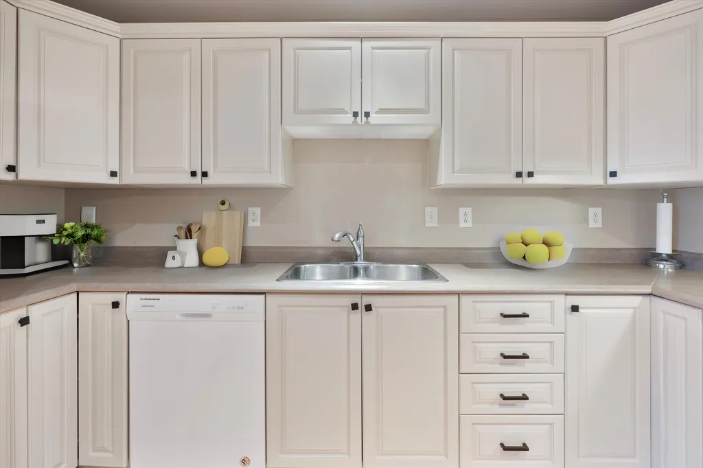 11 Intervale Court Hudson NH 03051