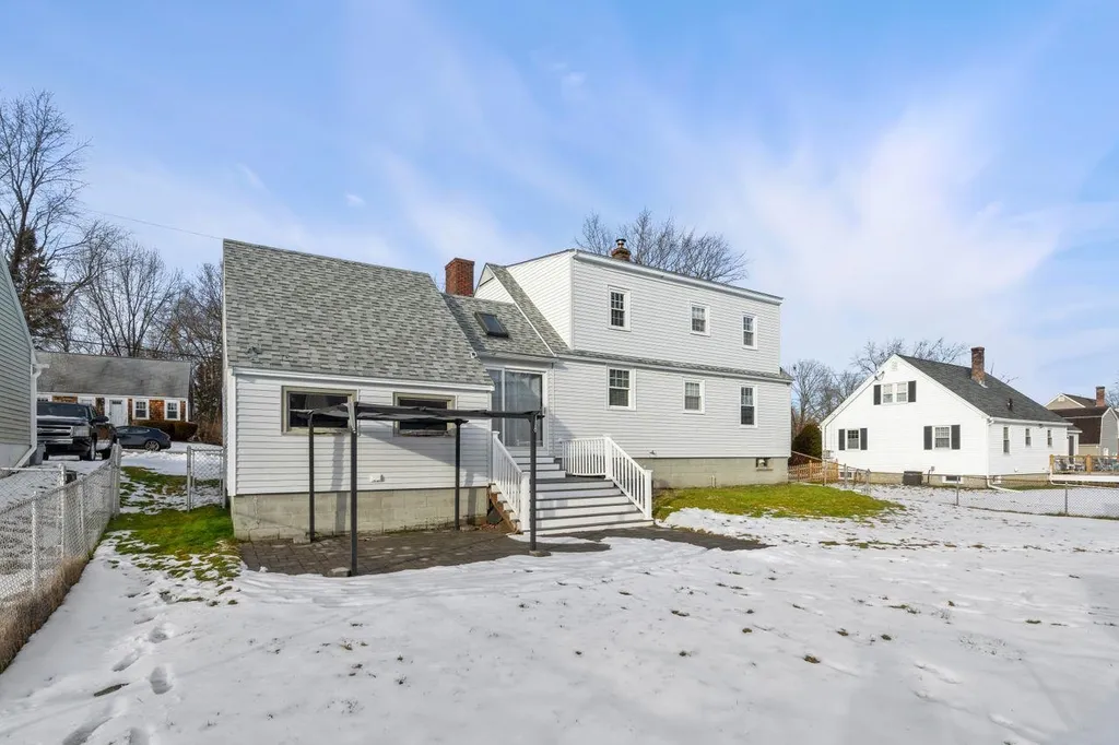 13 Douglass Way Exeter NH 03833