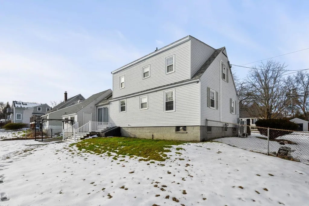 13 Douglass Way Exeter NH 03833