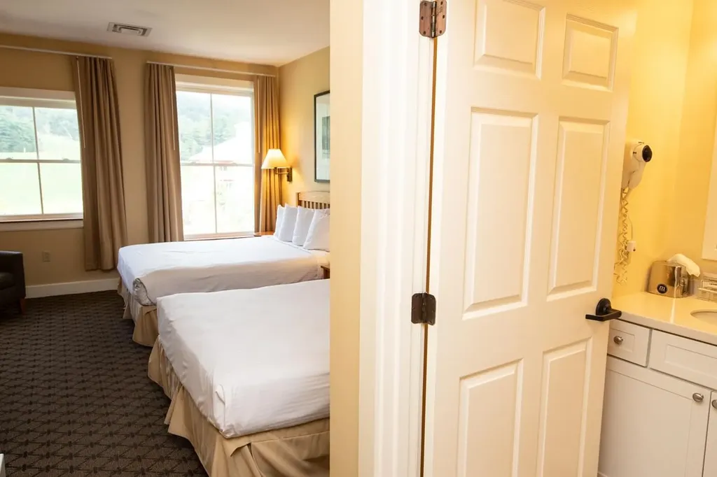 444/446 Qtr. I V Jackson Gore Inn Ludlow VT 05149