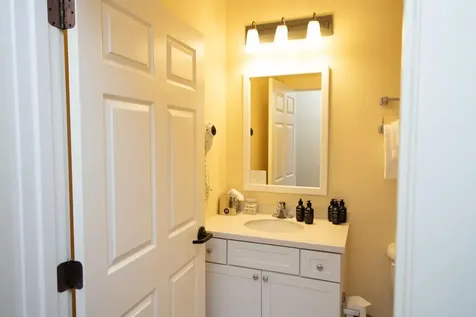 444/446 Qtr. I V Jackson Gore Inn Ludlow VT 05149