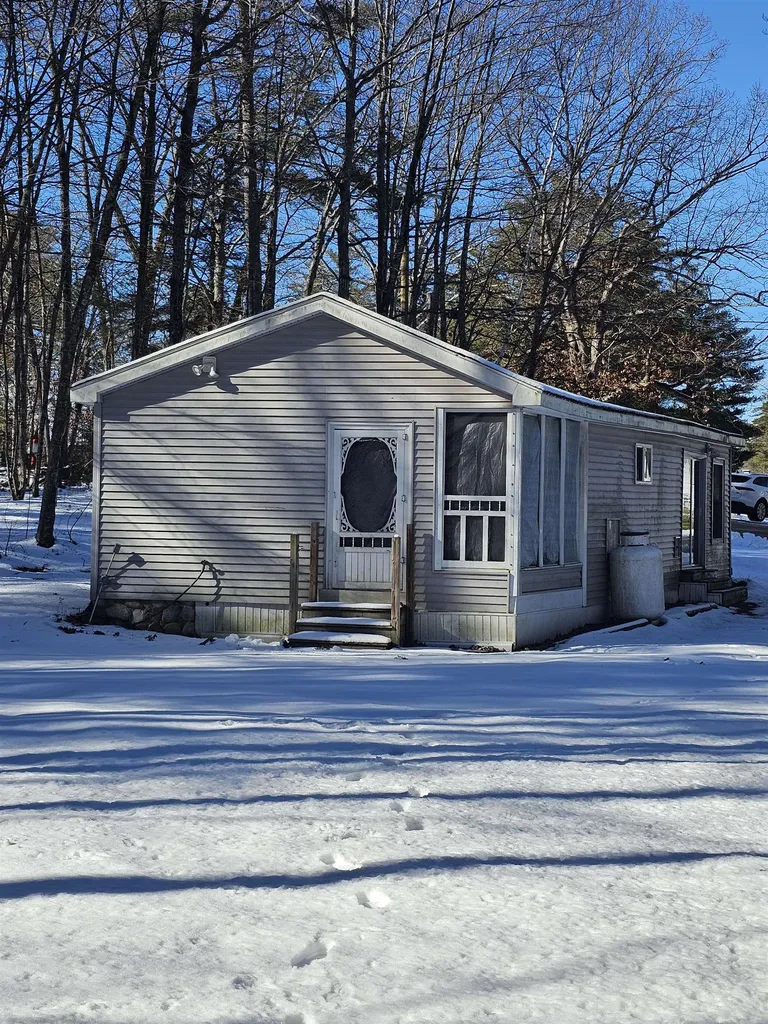 4 Governors Drive Raymond NH 03077