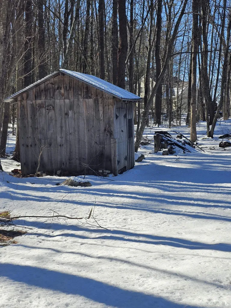 4 Governors Drive Raymond NH 03077