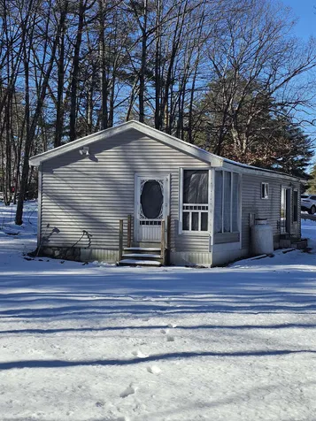 4 Governors Drive Raymond NH 03077