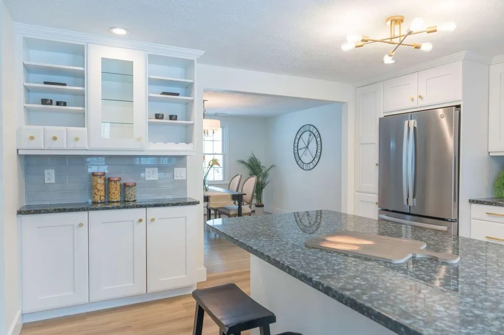 64 Hovey Road Londonderry NH 03053