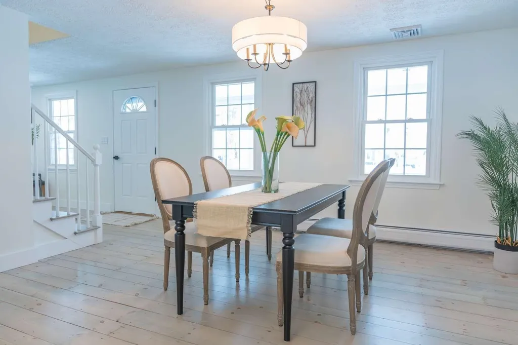 64 Hovey Road Londonderry NH 03053