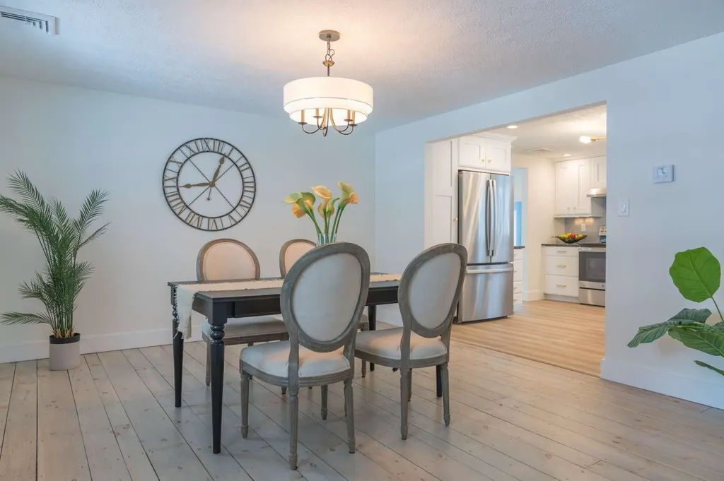 64 Hovey Road Londonderry NH 03053