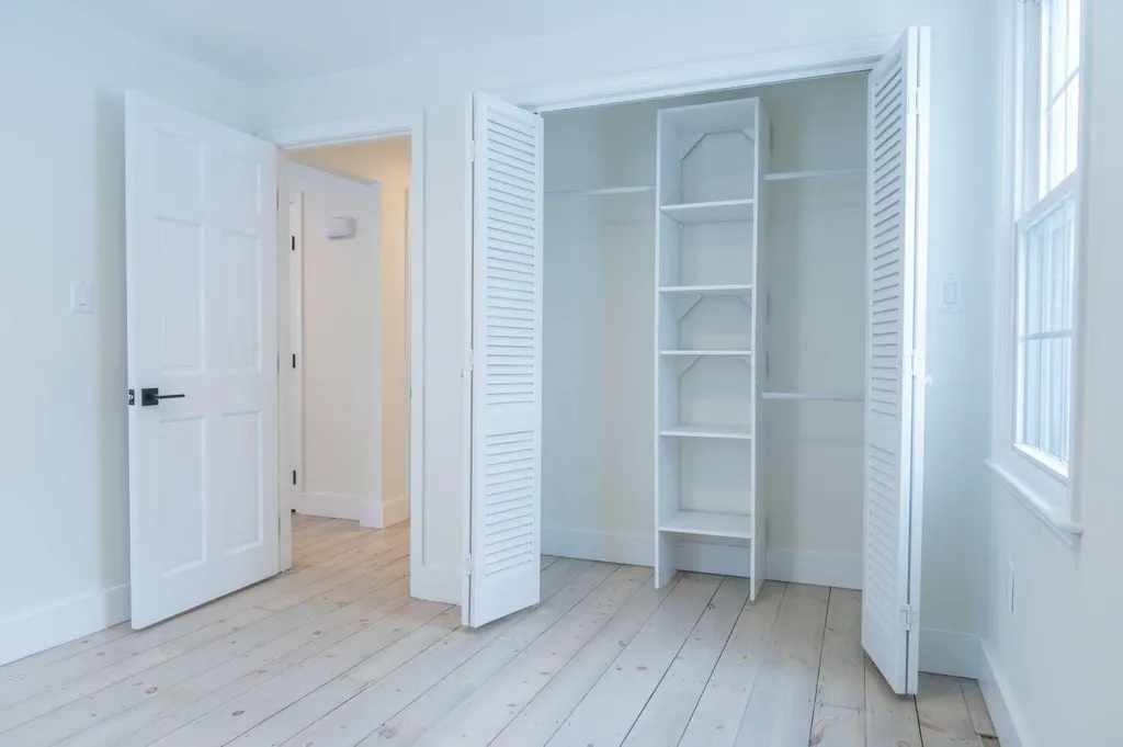 64 Hovey Road Londonderry NH 03053