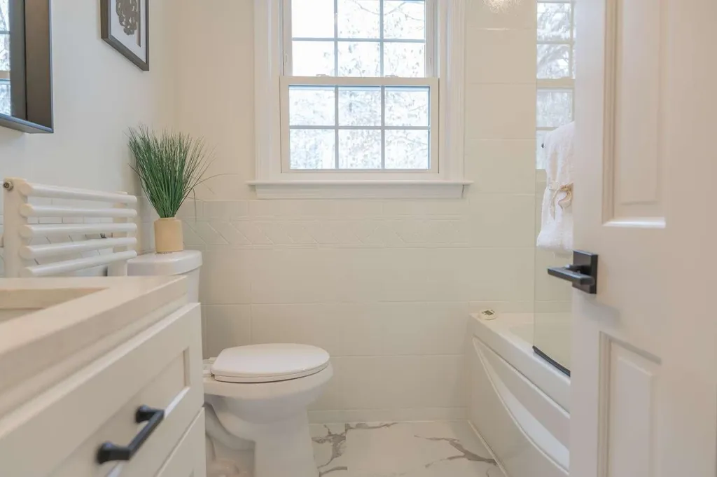 64 Hovey Road Londonderry NH 03053
