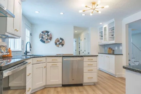 64 Hovey Road Londonderry NH 03053