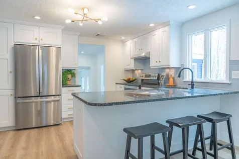 64 Hovey Road Londonderry NH 03053