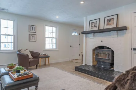 64 Hovey Road Londonderry NH 03053