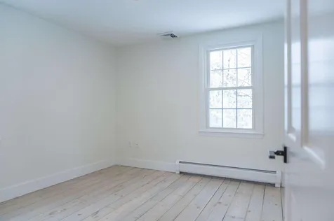 64 Hovey Road Londonderry NH 03053