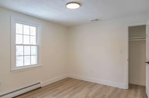 64 Hovey Road Londonderry NH 03053