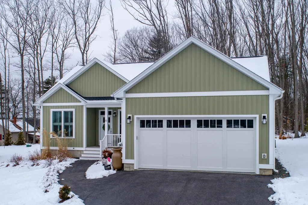 10 Beaumont Drive Dover NH 03820