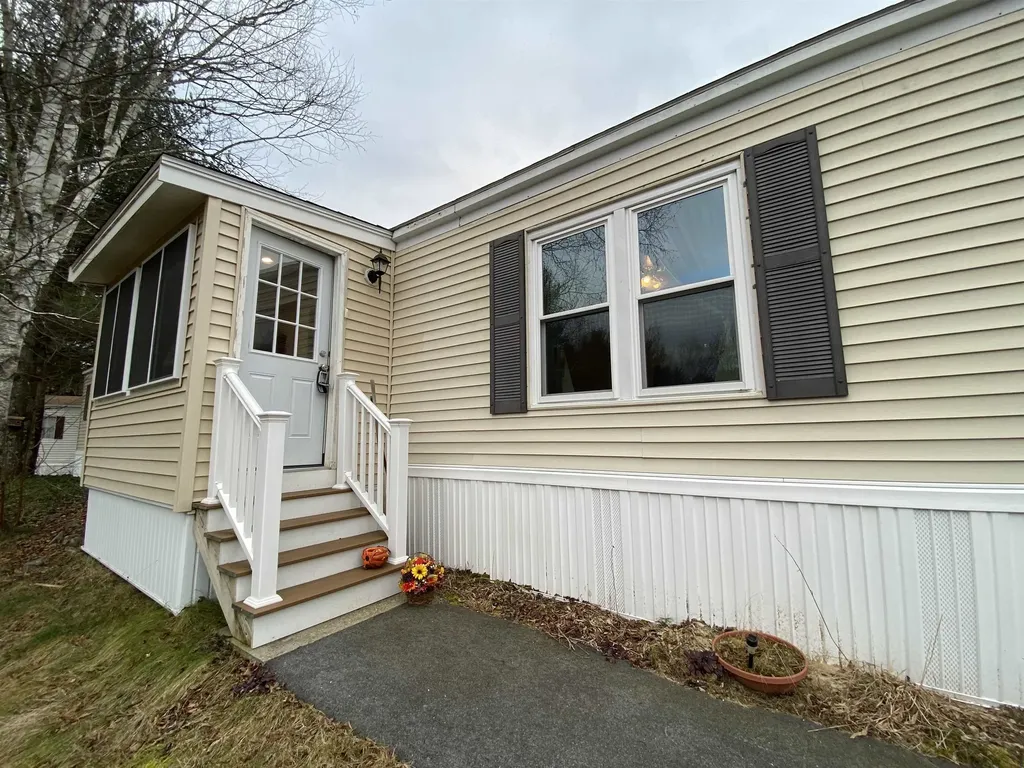 41 Chapparel Drive Londonderry NH 03053