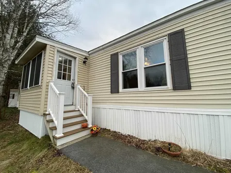 41 Chapparel Drive Londonderry NH 03053
