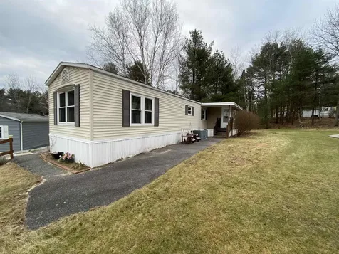 41 Chapparel Drive Londonderry NH 03053