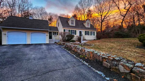 13 Helen Drive Hooksett NH 03106