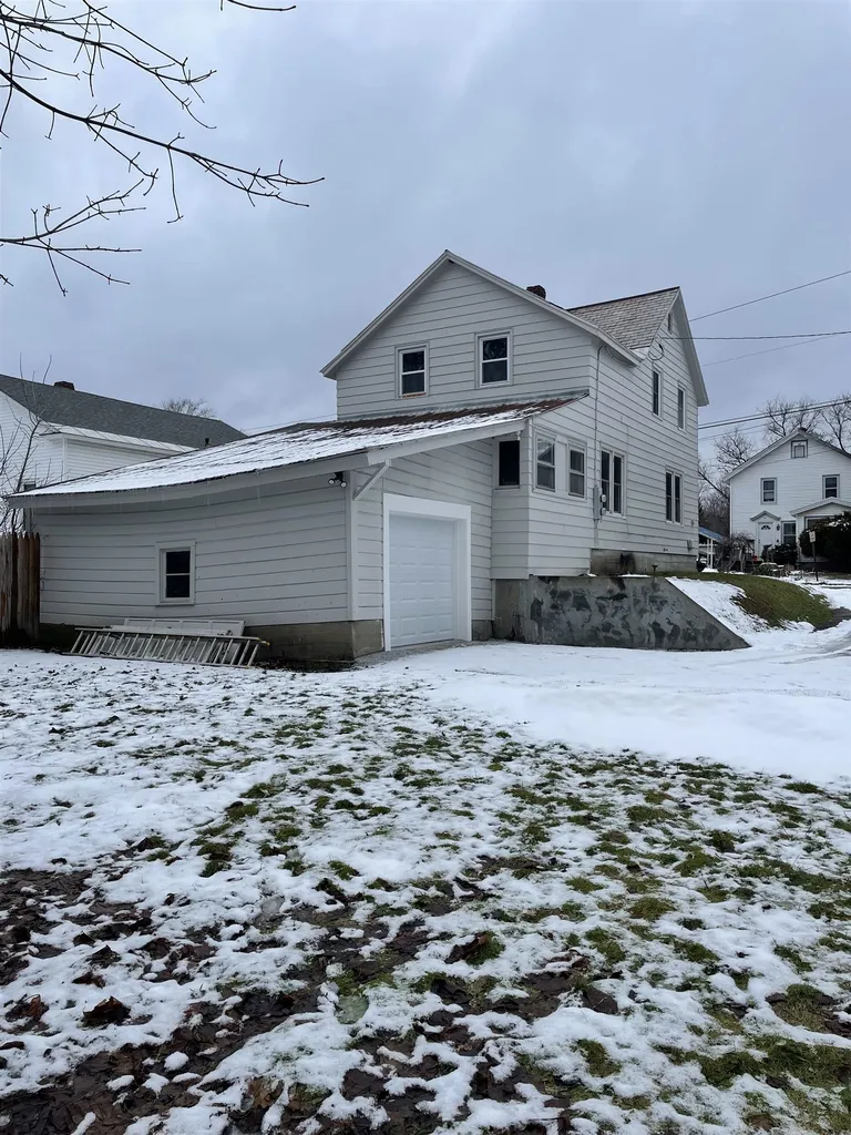 8 Vernon Street Rutland City VT 05701