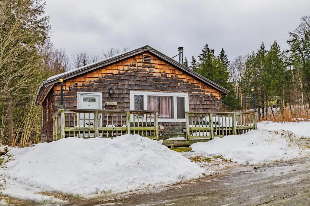 4 Greenwich Road Wilmington VT 05363