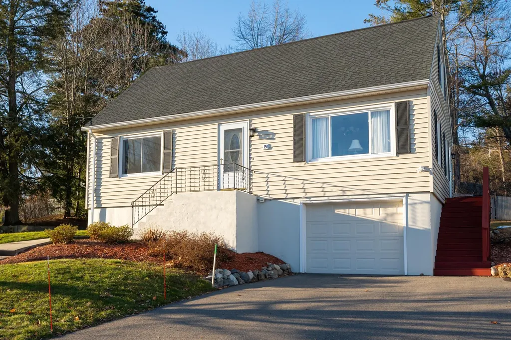 19 Carmine Road Nashua NH 03063