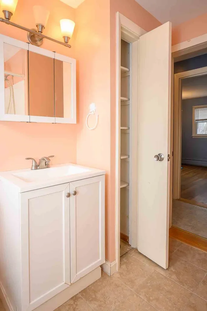 303 Jobin Drive Manchester NH 03103