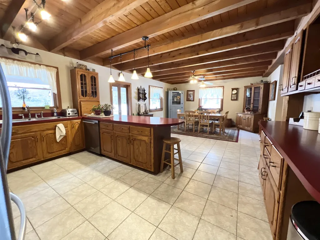 18 Deer Hill Road Newfane VT 05351
