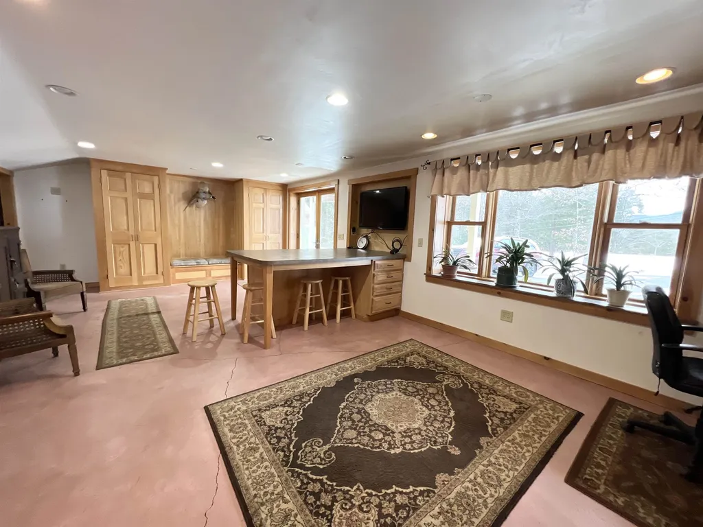 18 Deer Hill Road Newfane VT 05351