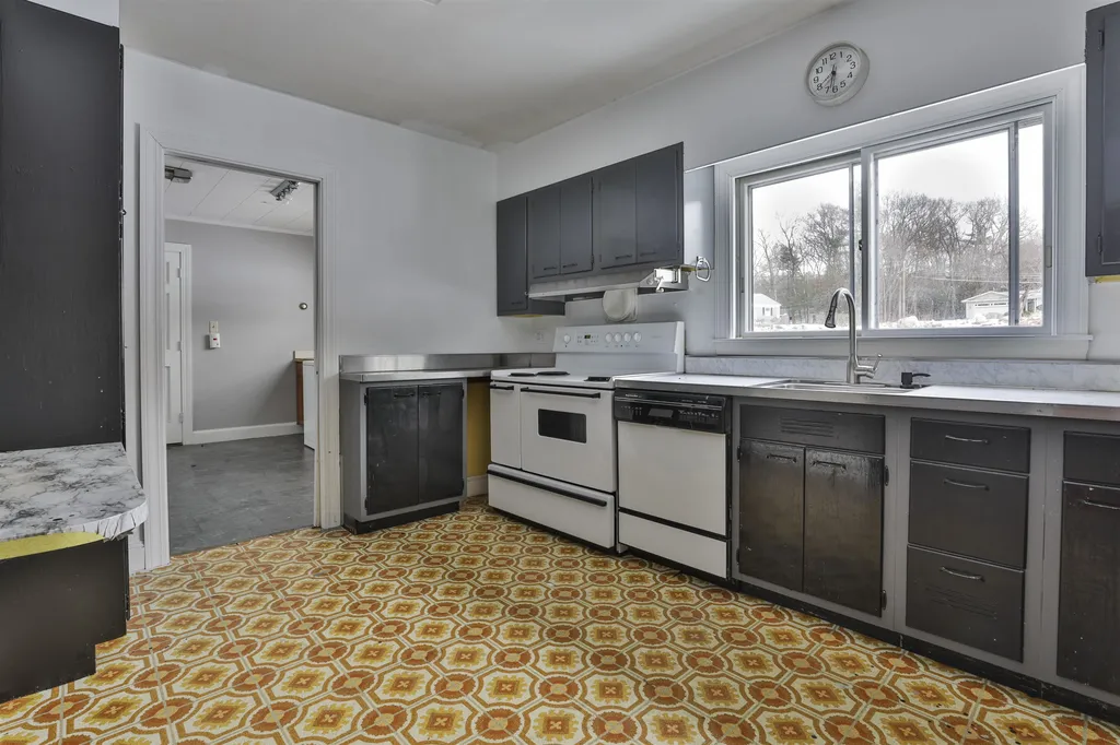 20 Kipling Street Nashua NH 03062
