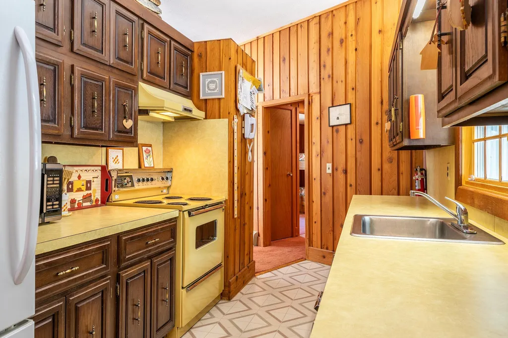 1375 Under The Mountain Road Londonderry VT 05155