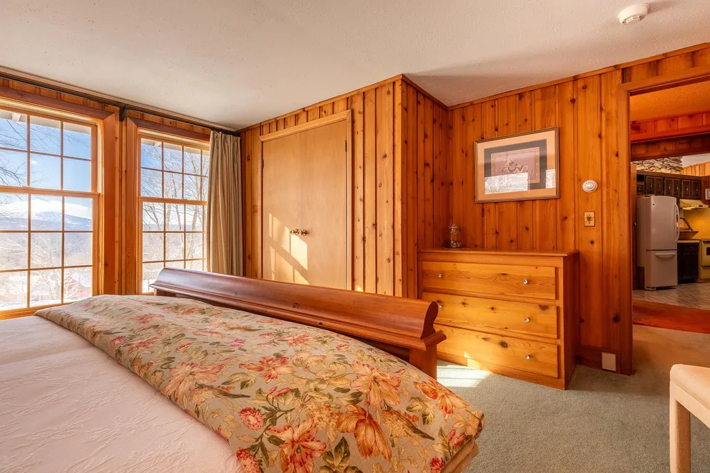 1375 Under The Mountain Road Londonderry VT 05155