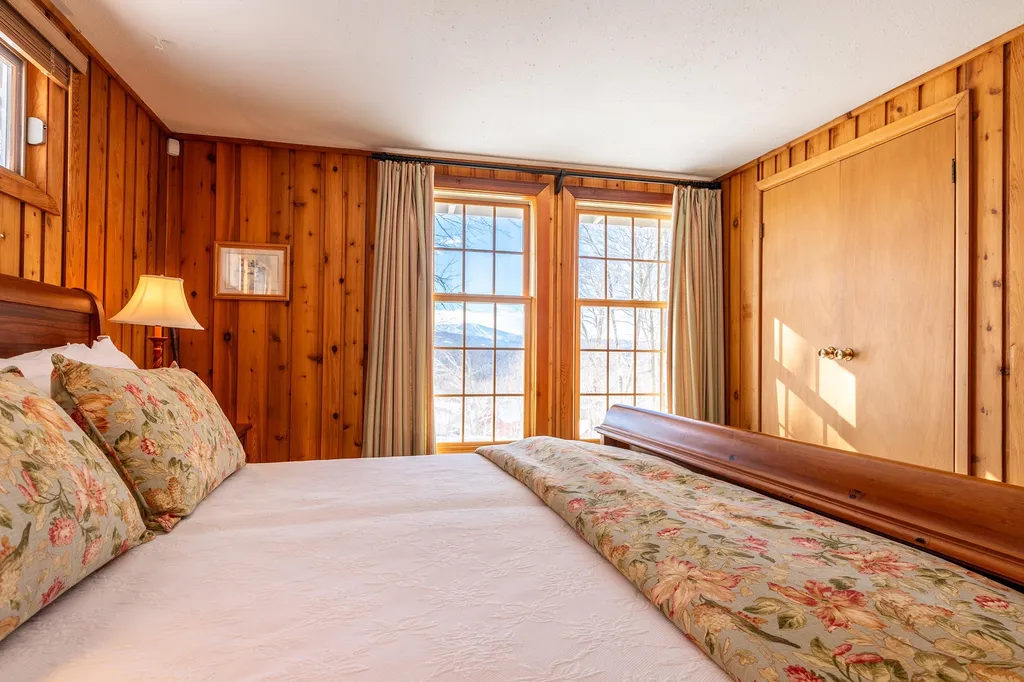 1375 Under The Mountain Road Londonderry VT 05155