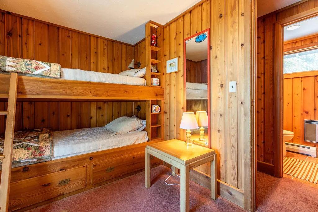 1375 Under The Mountain Road Londonderry VT 05155