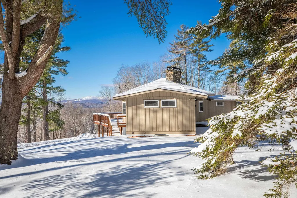 1375 Under The Mountain Road Londonderry VT 05155