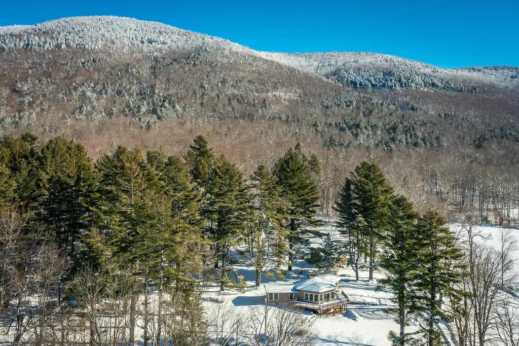 1375 Under The Mountain Road Londonderry VT 05155