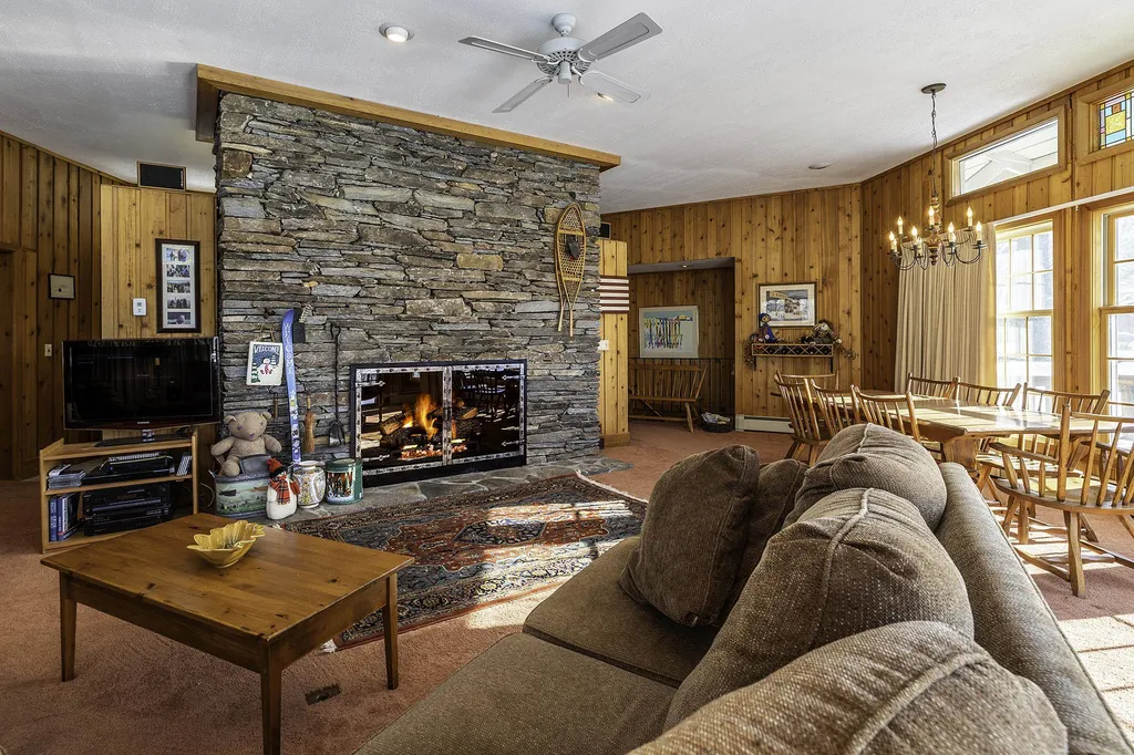 1375 Under The Mountain Road Londonderry VT 05155