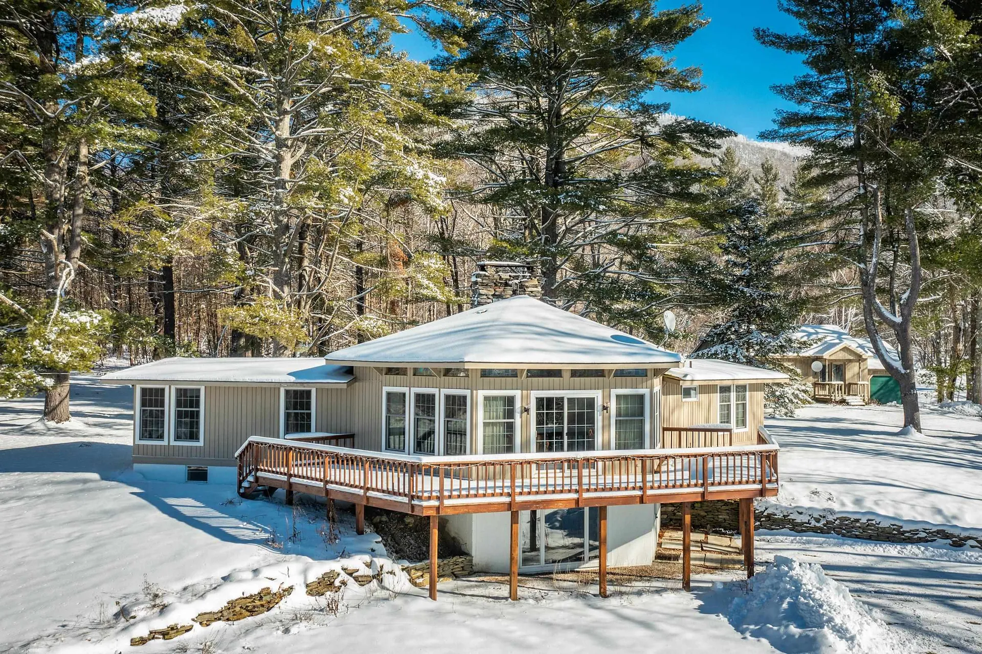 1375 Under The Mountain Road Londonderry VT 05155