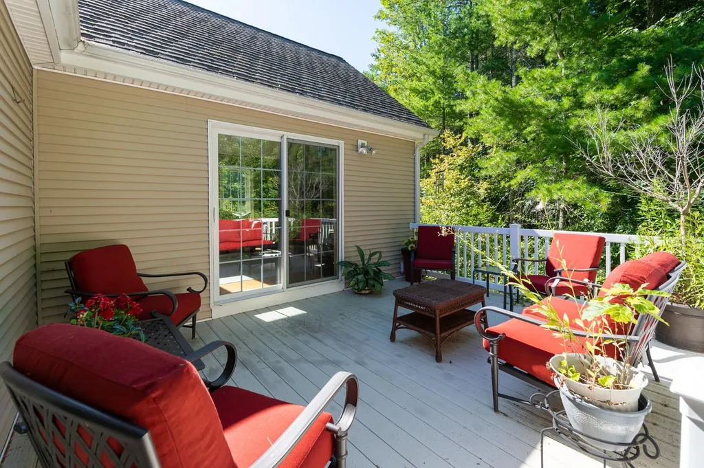 151 Hampton Meadows Hampton NH 03842