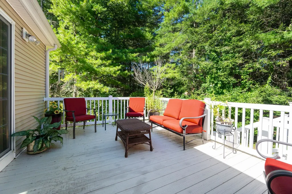 151 Hampton Meadows Hampton NH 03842