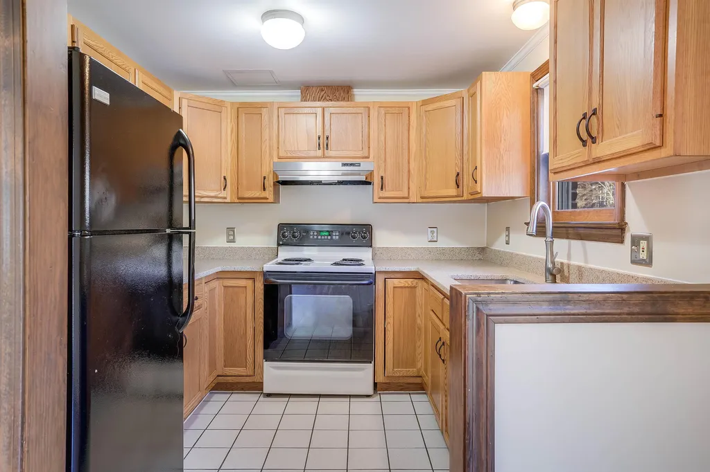 7b Cohas Terrace Londonderry NH 03053