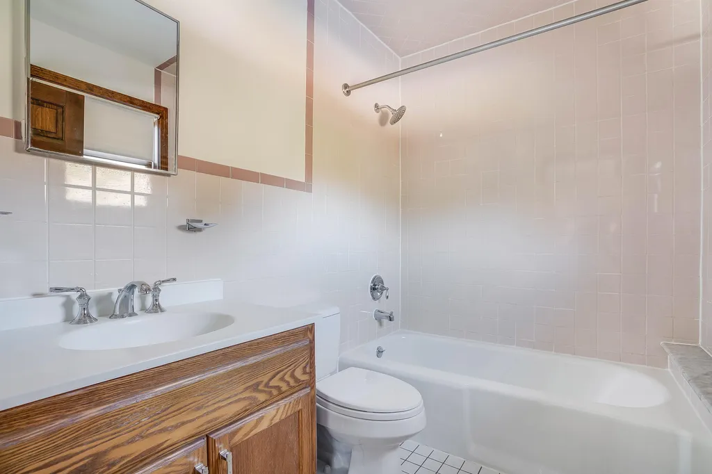 7b Cohas Terrace Londonderry NH 03053