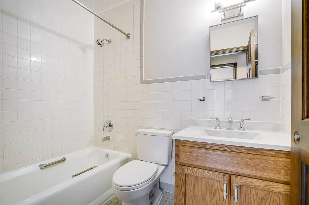 7b Cohas Terrace Londonderry NH 03053